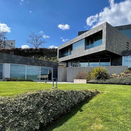 Tres Prismas Exclusive Villa Саррия Екстериор снимка