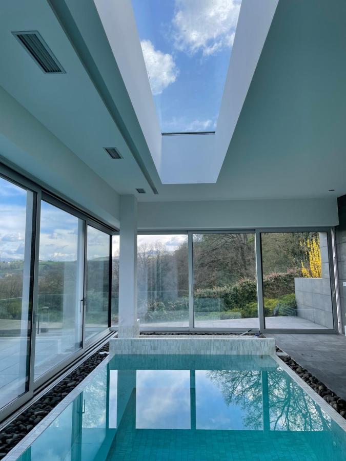Tres Prismas Exclusive Villa Саррия Екстериор снимка