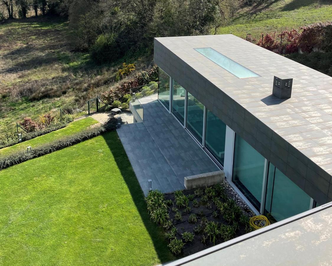 Tres Prismas Exclusive Villa Саррия Екстериор снимка