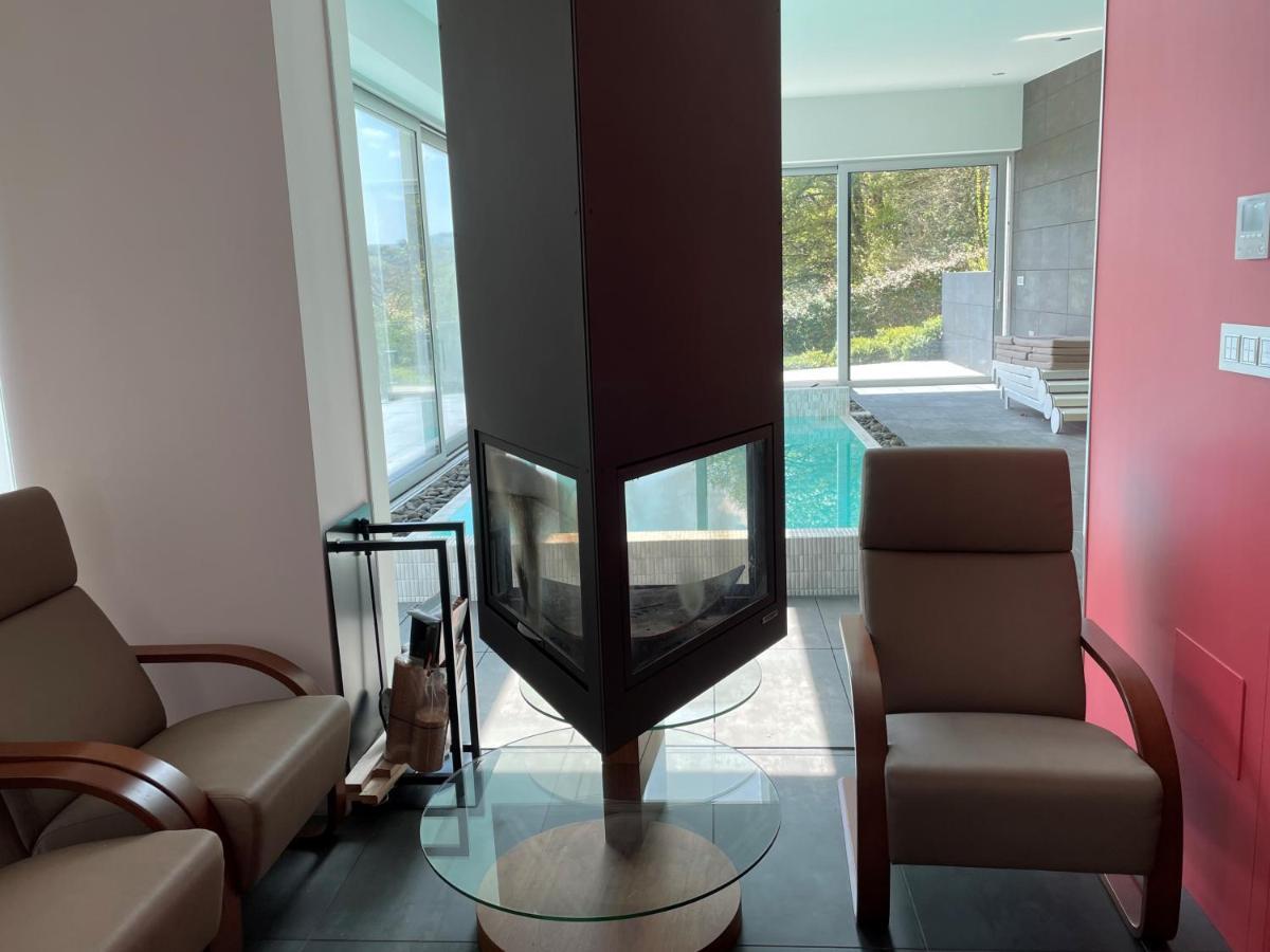 Tres Prismas Exclusive Villa Саррия Екстериор снимка