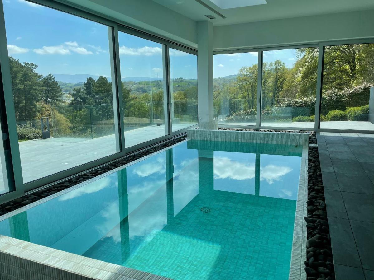 Tres Prismas Exclusive Villa Саррия Екстериор снимка