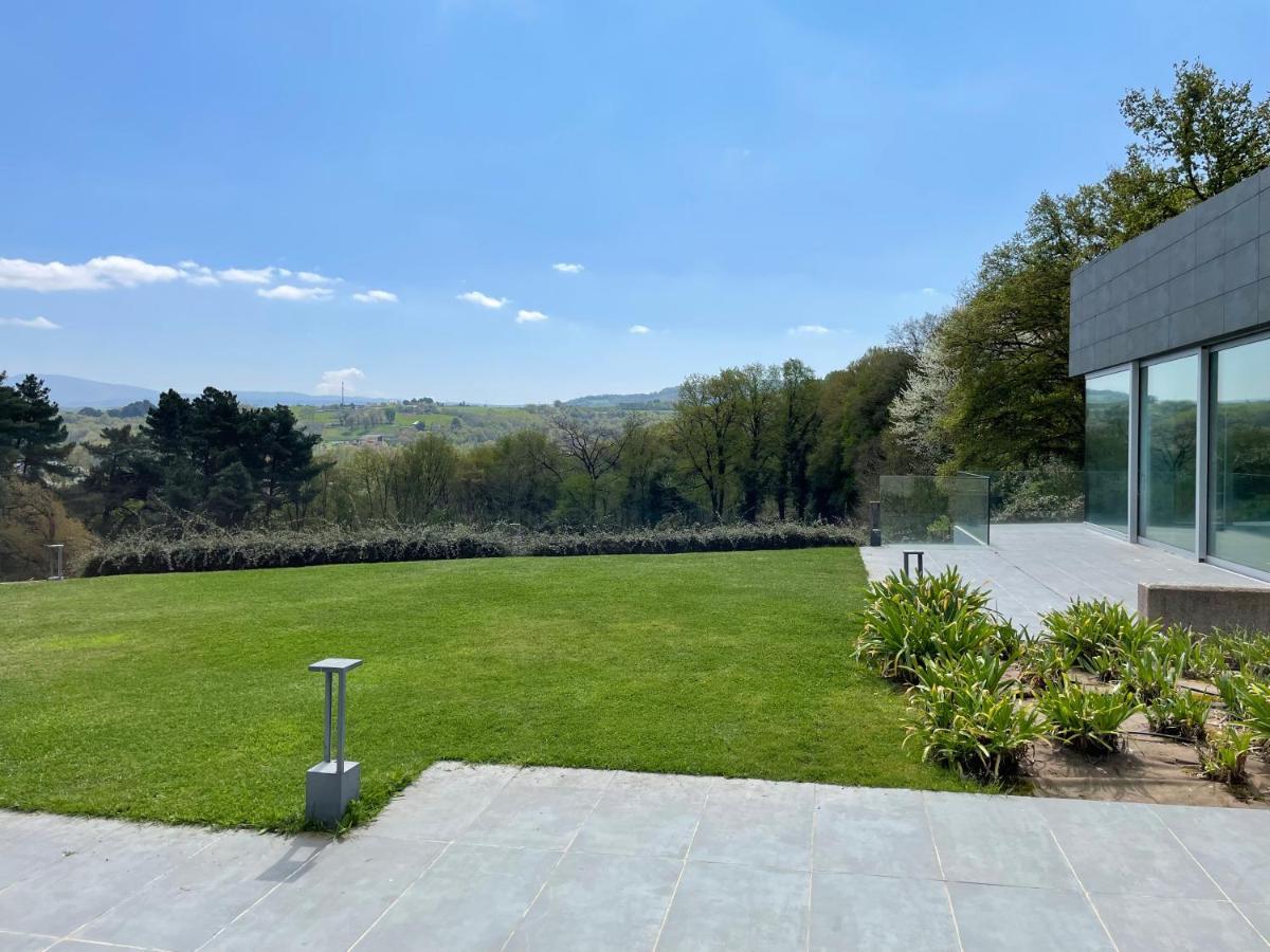 Tres Prismas Exclusive Villa Саррия Екстериор снимка