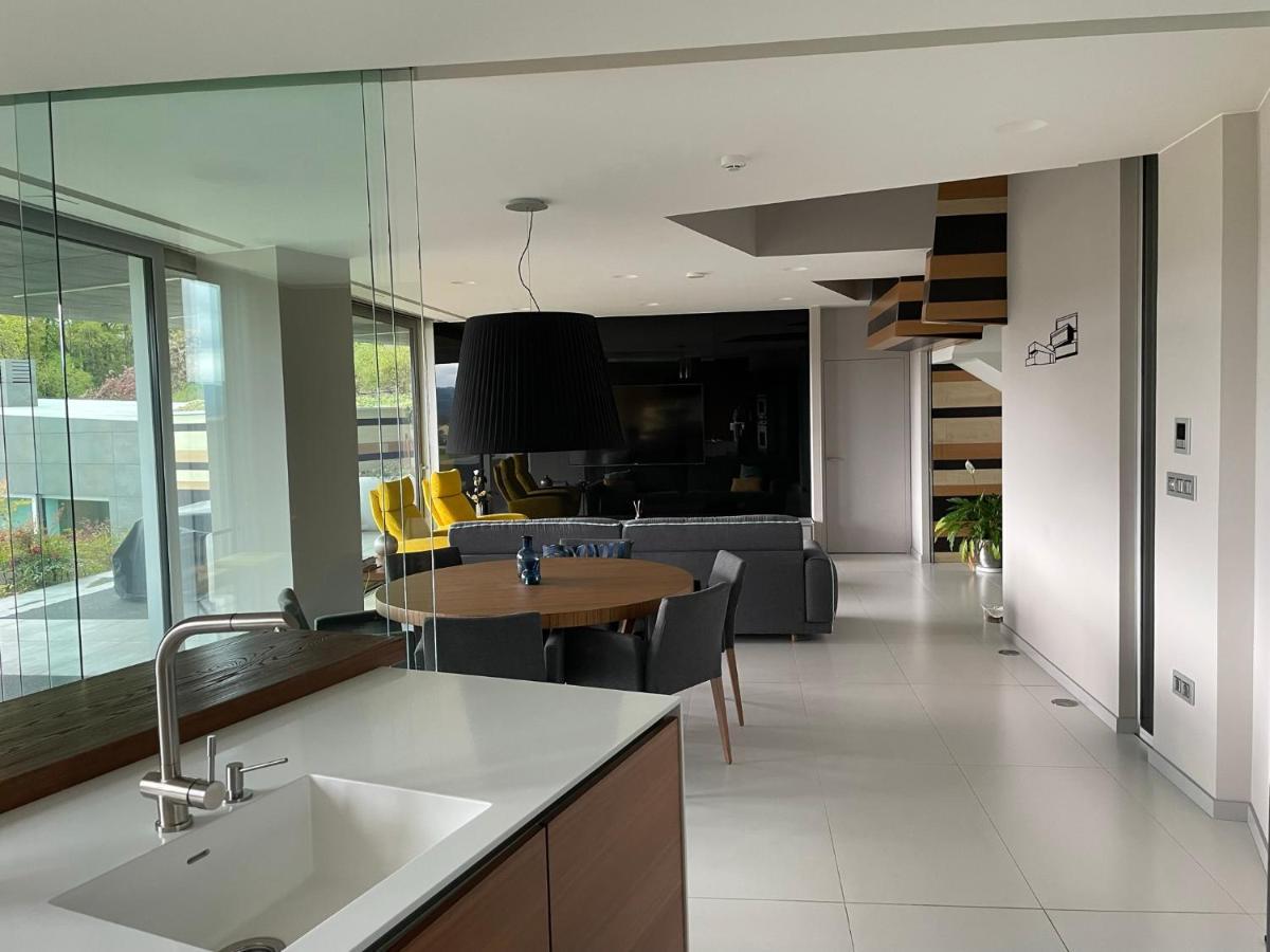 Tres Prismas Exclusive Villa Саррия Екстериор снимка