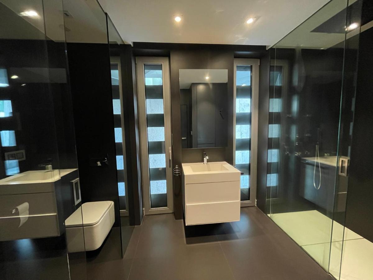 Tres Prismas Exclusive Villa Саррия Екстериор снимка