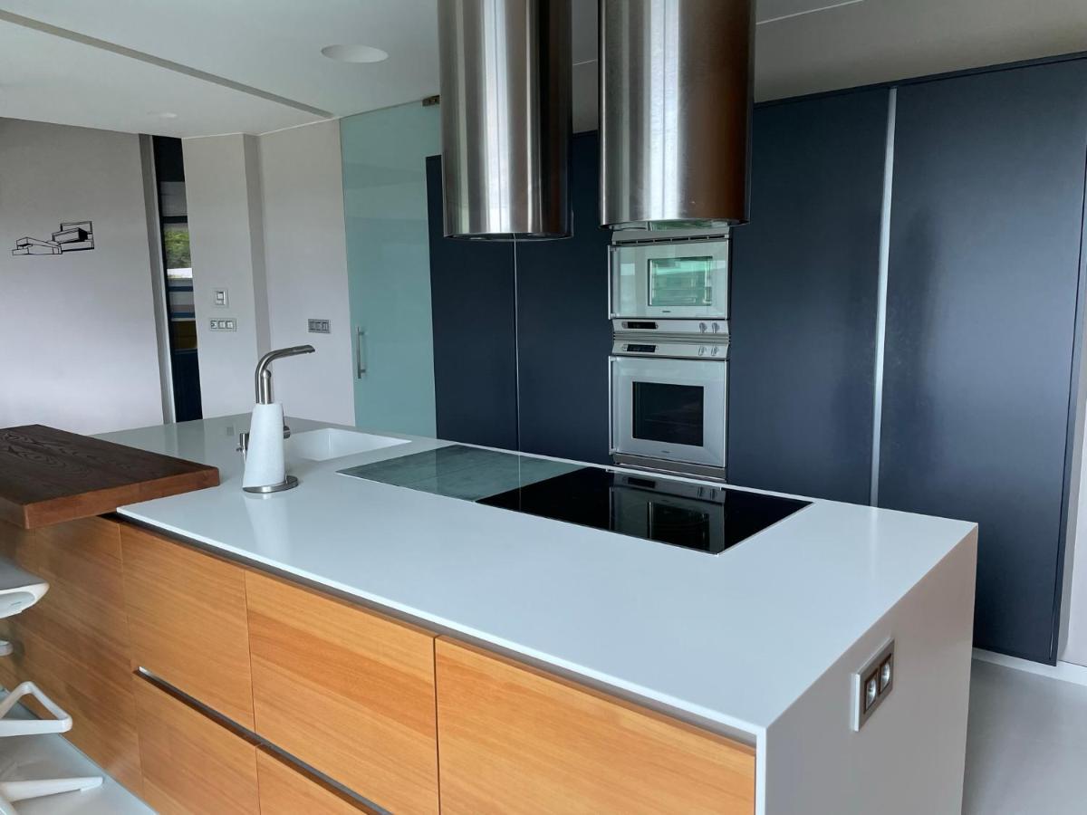 Tres Prismas Exclusive Villa Саррия Екстериор снимка