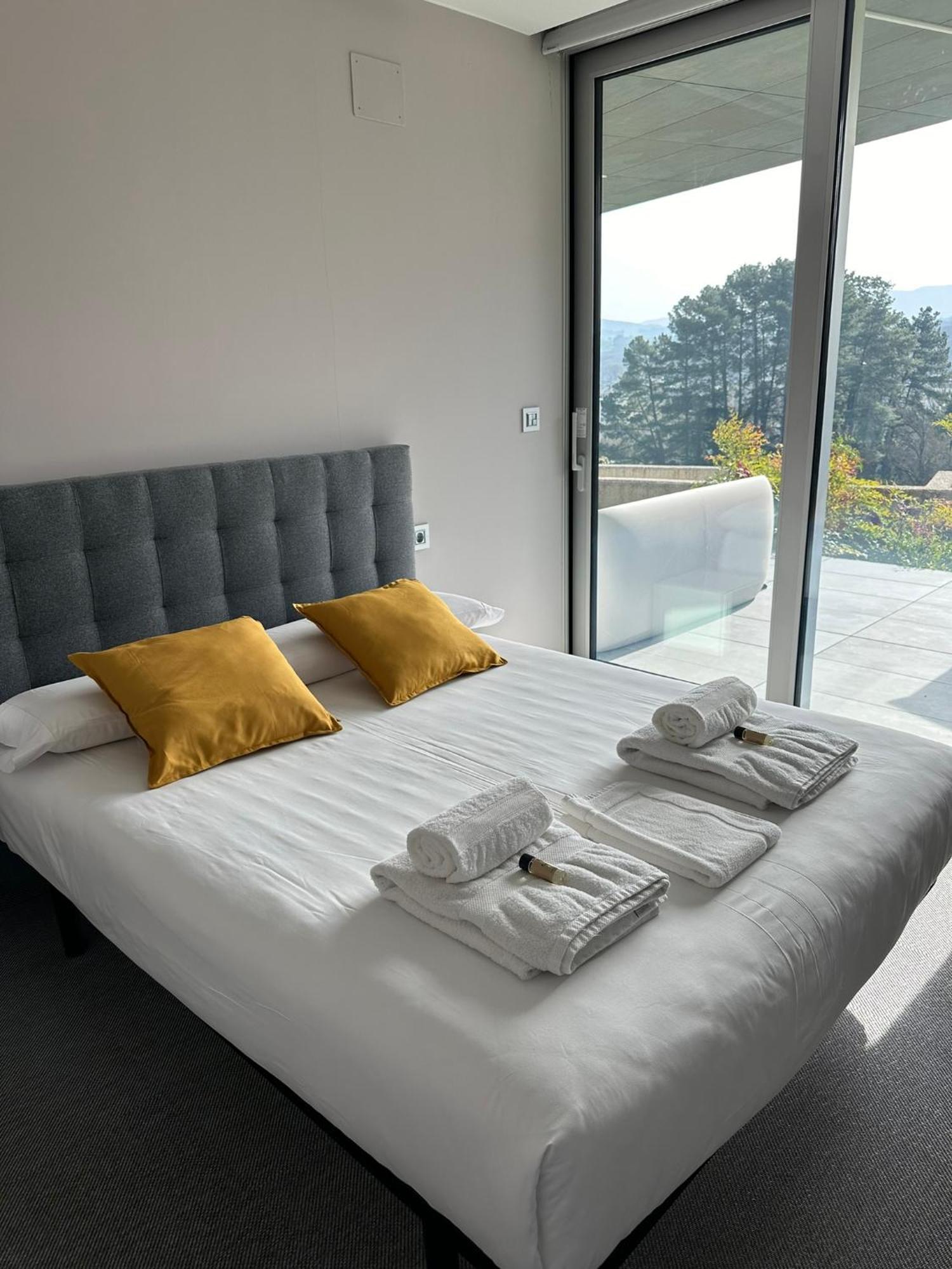 Tres Prismas Exclusive Villa Саррия Екстериор снимка