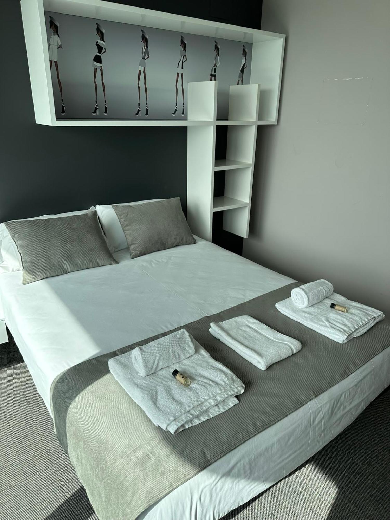 Tres Prismas Exclusive Villa Саррия Екстериор снимка