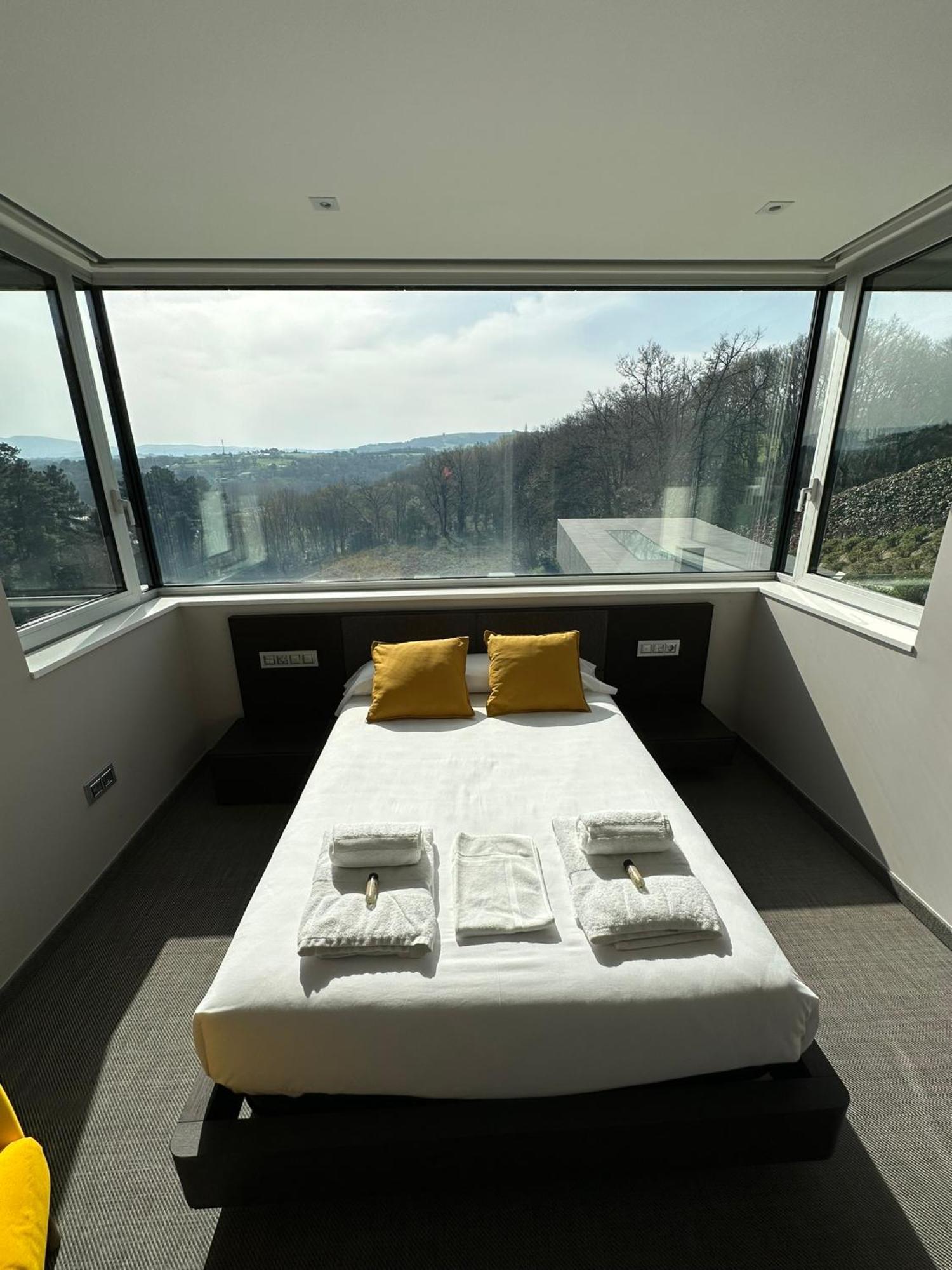 Tres Prismas Exclusive Villa Саррия Екстериор снимка