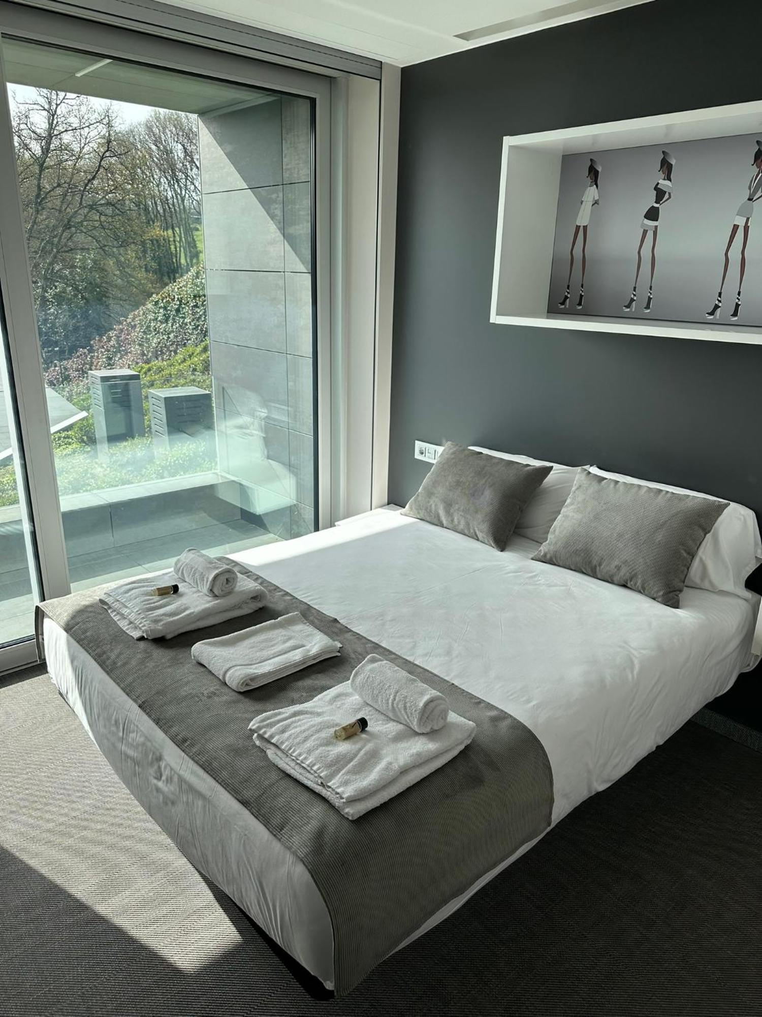 Tres Prismas Exclusive Villa Саррия Екстериор снимка