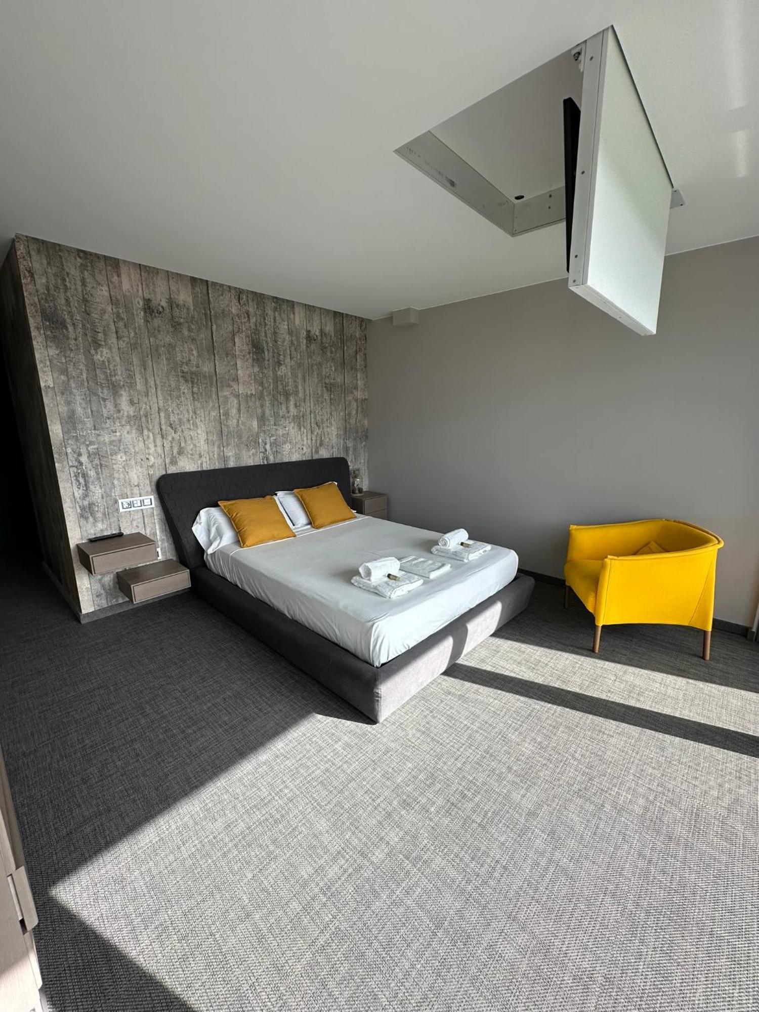 Tres Prismas Exclusive Villa Саррия Екстериор снимка
