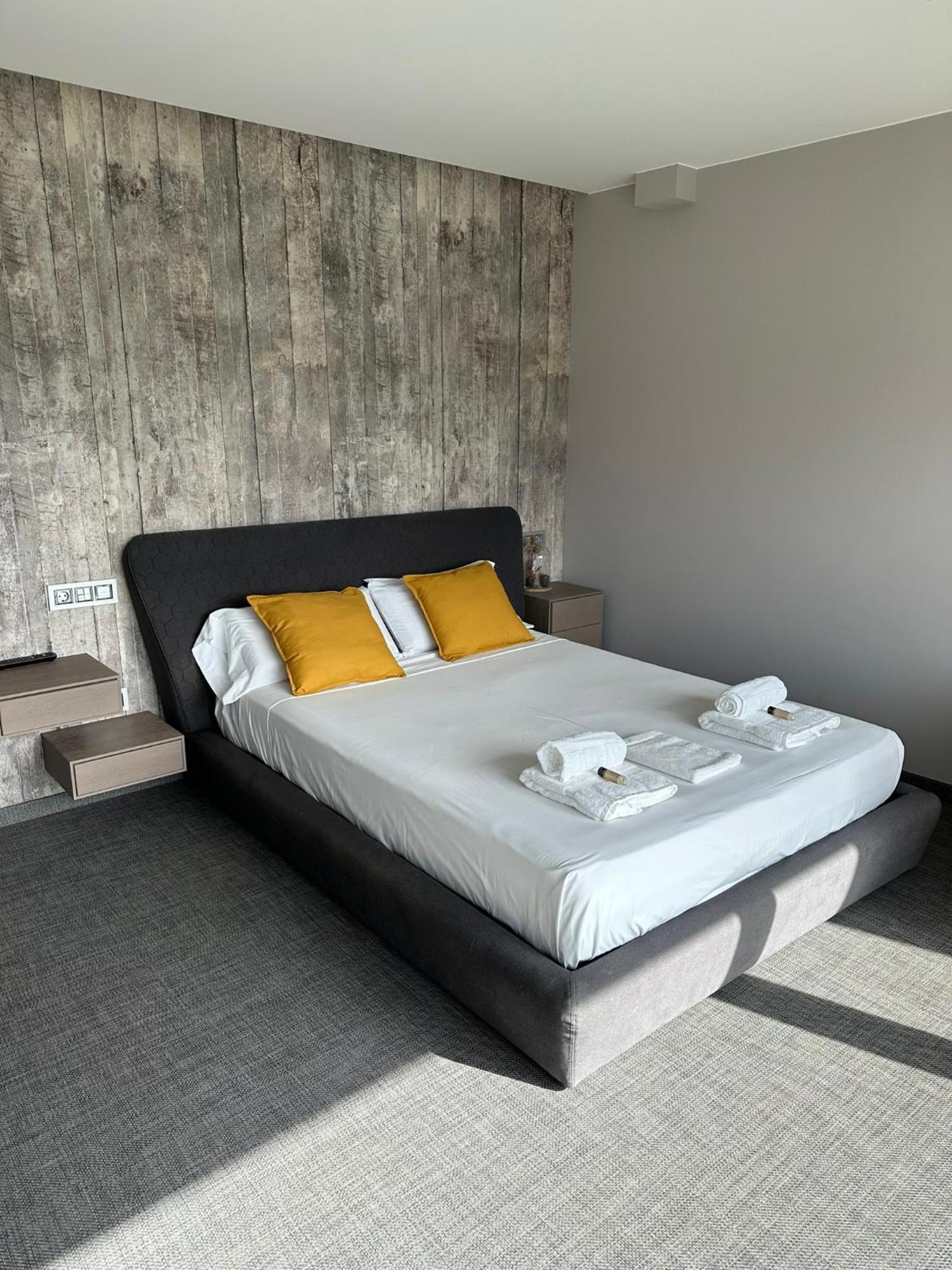 Tres Prismas Exclusive Villa Саррия Екстериор снимка